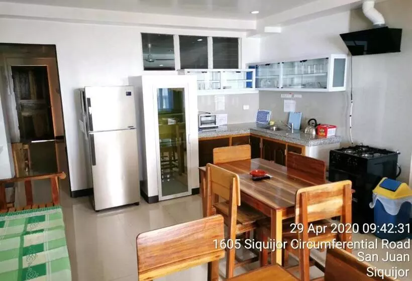 ペンション Tropicasa Siquijor Seafront Guest House
