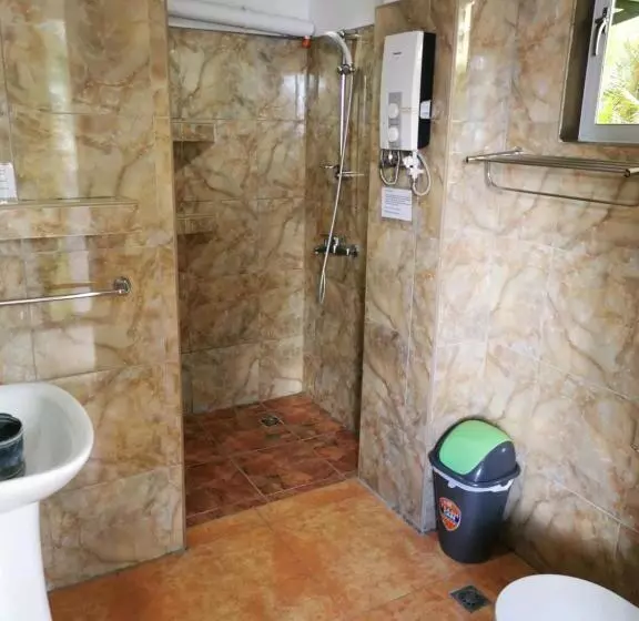 ペンション Tropicasa Siquijor Seafront Guest House
