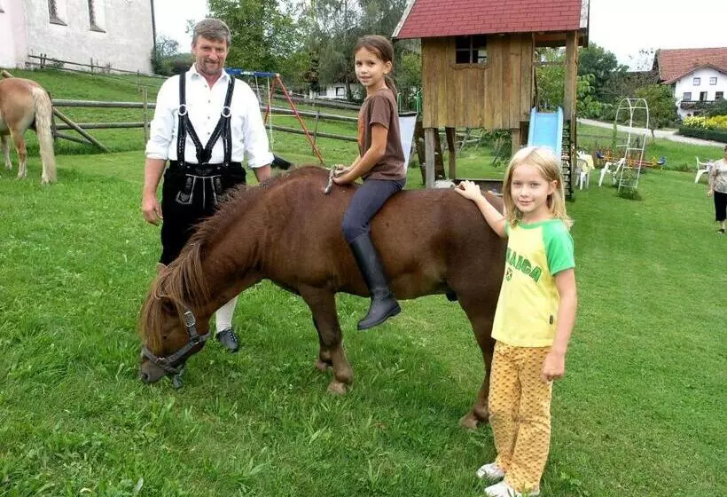 ホテル Bauernhof Berndlhof Obing