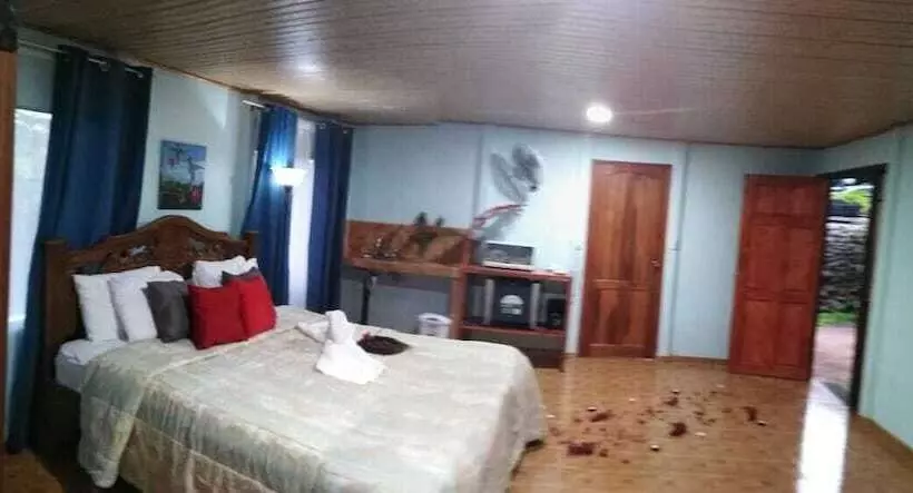 Hotelli Cabinas Ecogarden Arenal