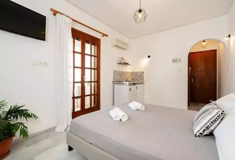 Hotelli Flerianos Studios