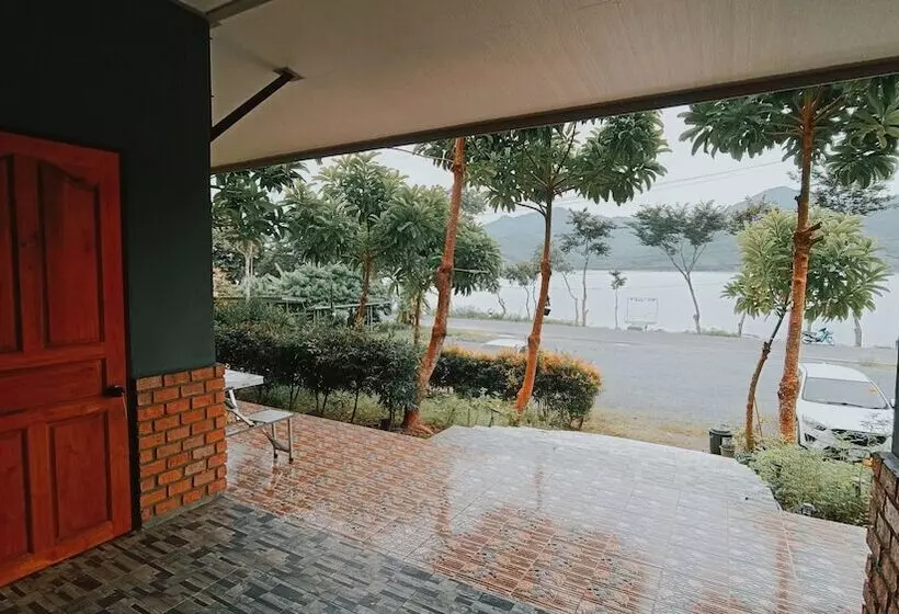 Hotelli Lake Camp Resort