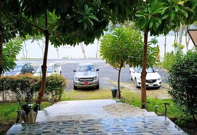 Hotelli Lake Camp Resort