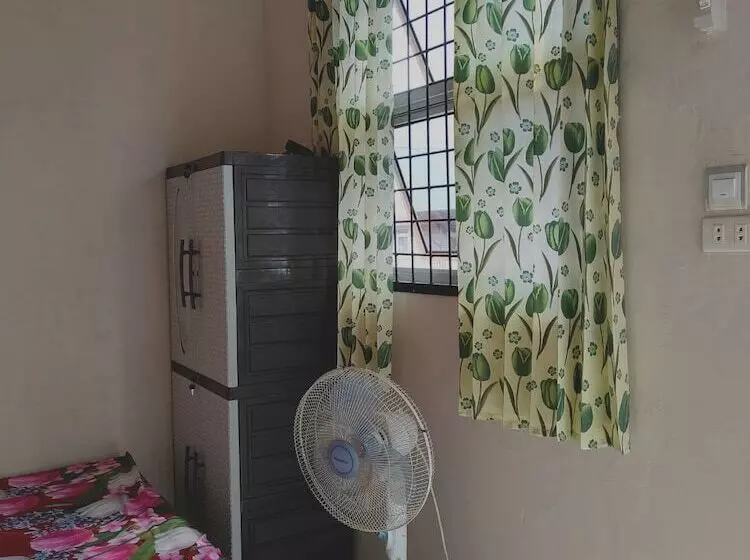 Hotelli Nany Ayahanda Syariah By Oyo