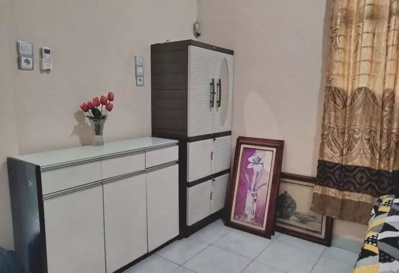 Hotelli Nany Ayahanda Syariah By Oyo