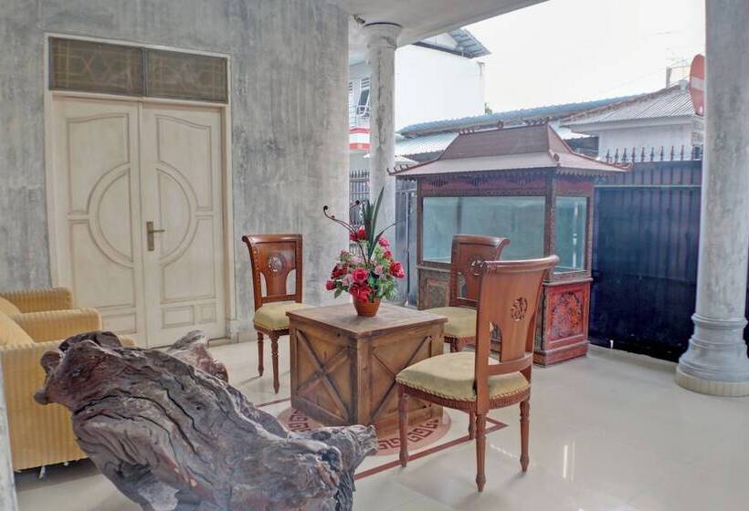 Otel Spot On 92834 Wisma Dira Tiara Syariah