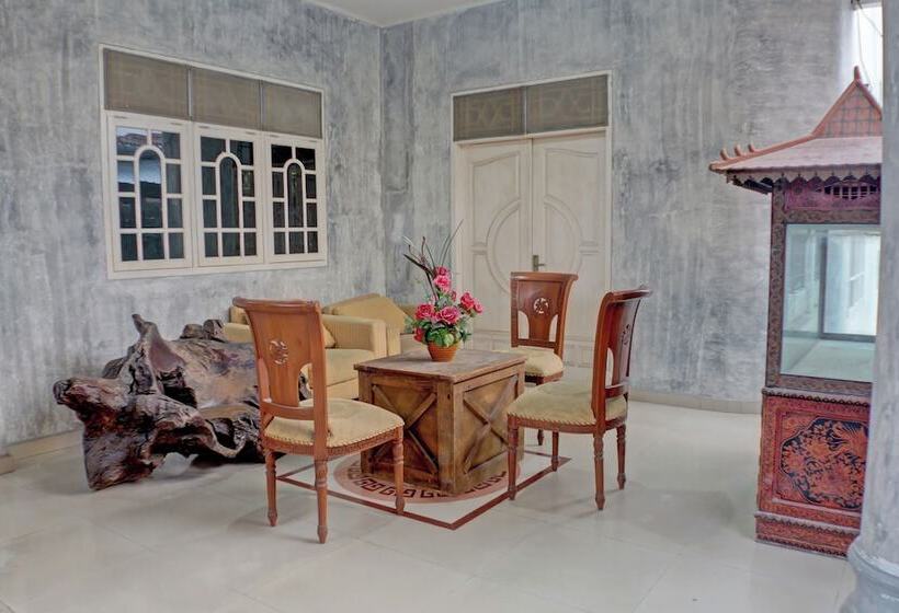 Otel Spot On 92834 Wisma Dira Tiara Syariah