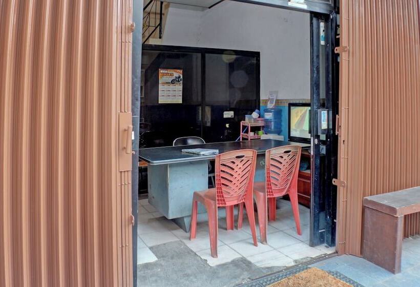 Otel Spot On 92834 Wisma Dira Tiara Syariah