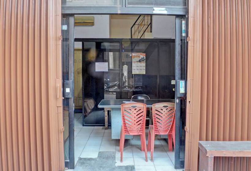 Otel Spot On 92834 Wisma Dira Tiara Syariah