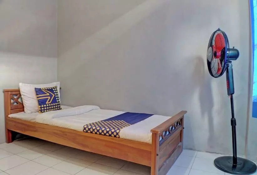 Hotelli Spot On 92834 Wisma Dira Tiara Syariah