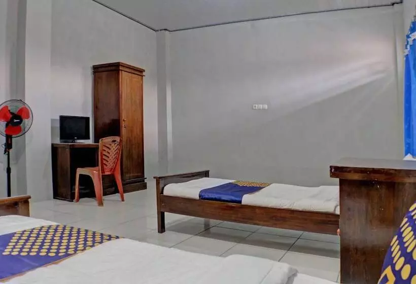 Hotelli Spot On 92834 Wisma Dira Tiara Syariah