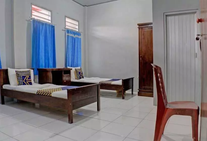 Hotelli Spot On 92834 Wisma Dira Tiara Syariah