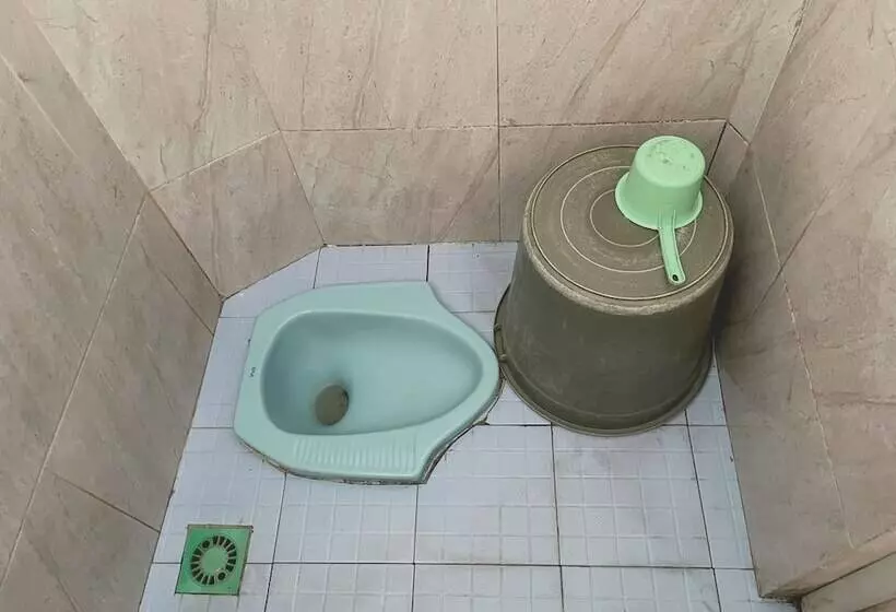 Hotelli Spot On 93035 Karman S Sari Homestay Syariah