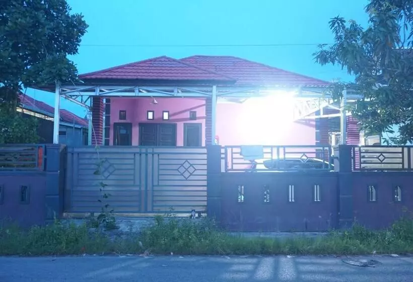 ホテル Spot On 92549 Wisma Ribas Syariah