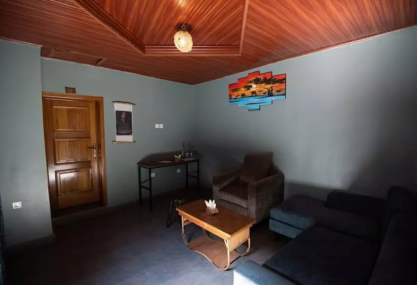 پانسیون Ikoro House
