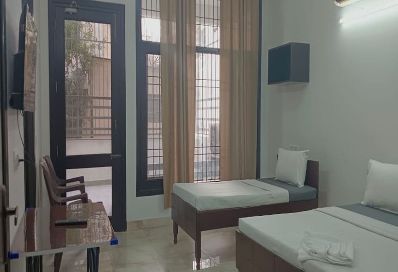 펜션 Singh Deluxe Inn