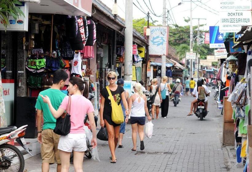 Xoxo Kuta Legian Hostel