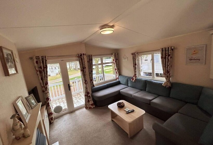 Beautiful 3 Bed Selfcontained Lodge Great Yarmouth