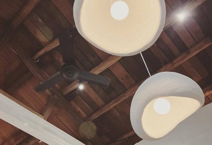 تختخواب و صبحانه Twilight Stone