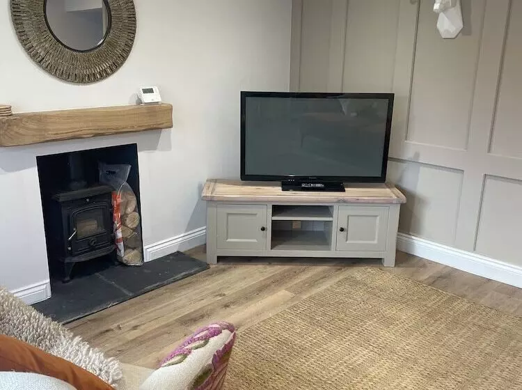 Charming 1 Bed Cottage In Brynmenyn