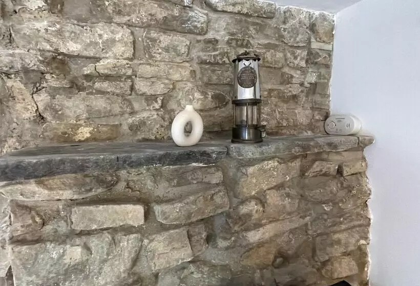 Charming 1 Bed Cottage In Brynmenyn