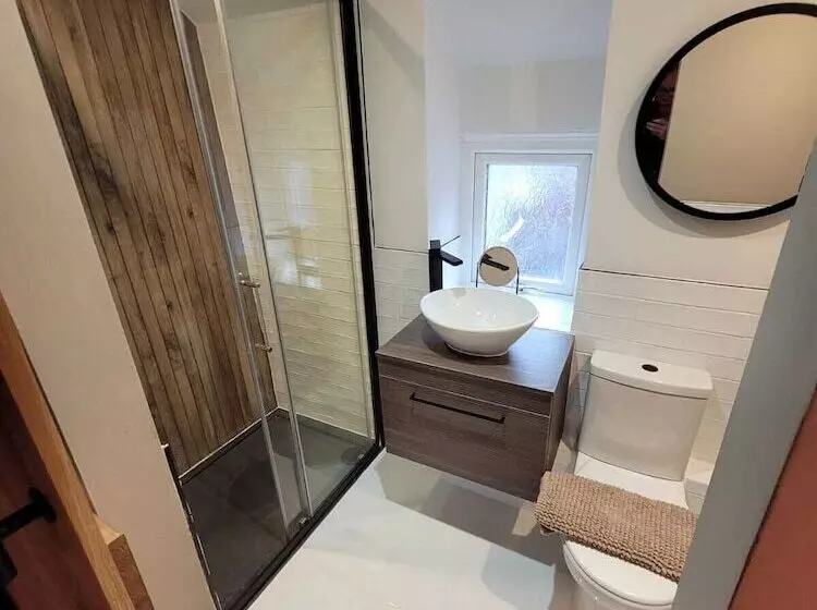 Charming 1 Bed Cottage In Brynmenyn