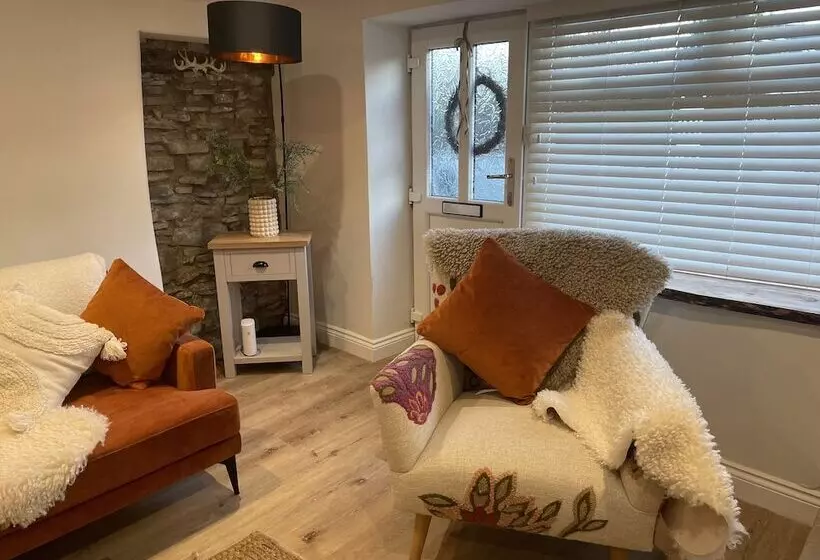 Charming 1 Bed Cottage In Brynmenyn