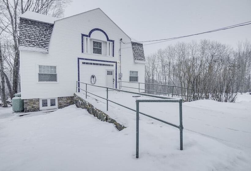 Cozy Wolfeboro Home W/ Private Deck: 1 Mi To Lake!