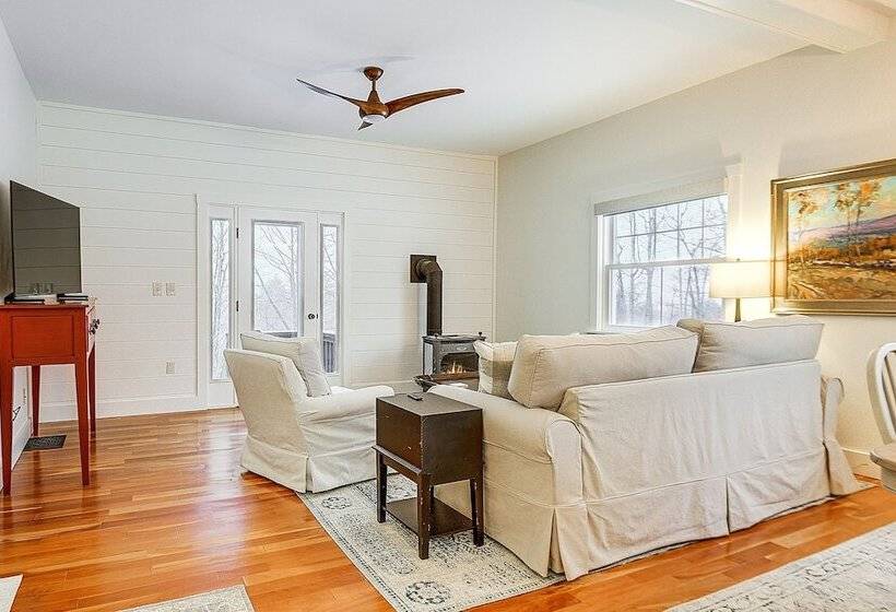 Cozy Wolfeboro Home W/ Private Deck: 1 Mi To Lake!