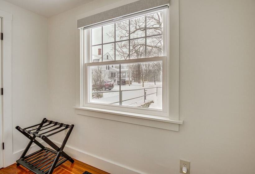 Cozy Wolfeboro Home W/ Private Deck: 1 Mi To Lake!