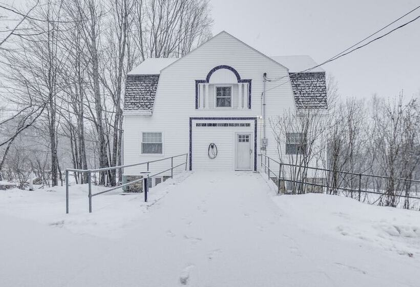 Cozy Wolfeboro Home W/ Private Deck: 1 Mi To Lake!