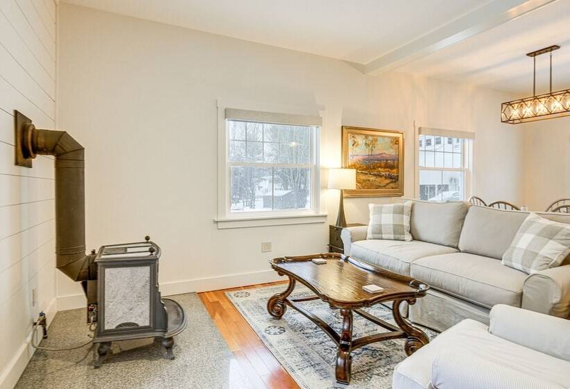 Cozy Wolfeboro Home W/ Private Deck: 1 Mi To Lake!