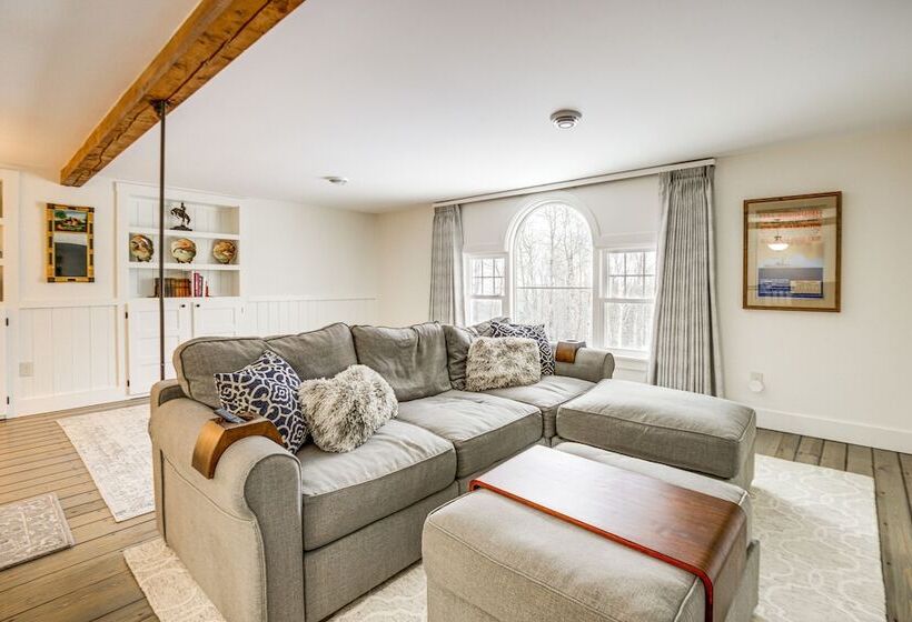 Cozy Wolfeboro Home W/ Private Deck: 1 Mi To Lake!