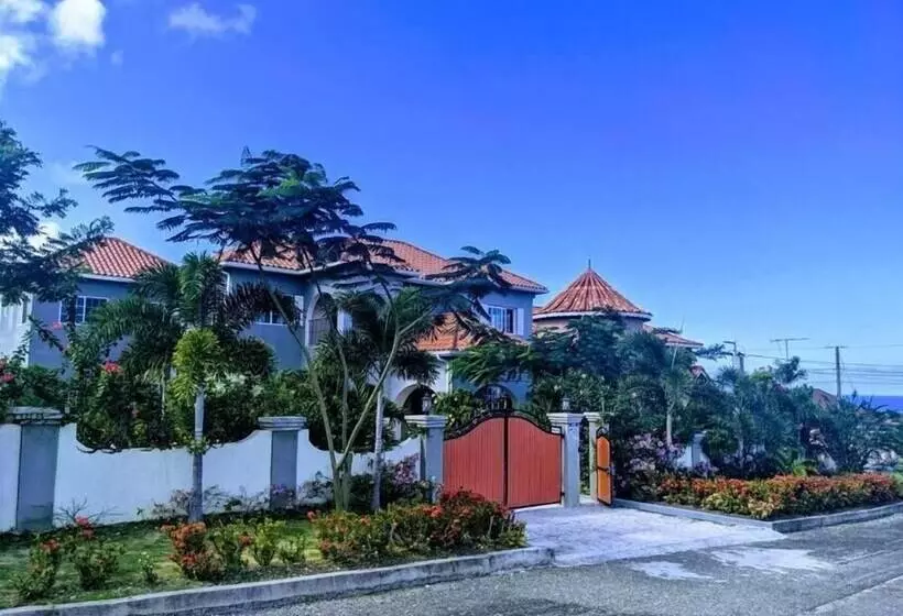 El Plantation Village