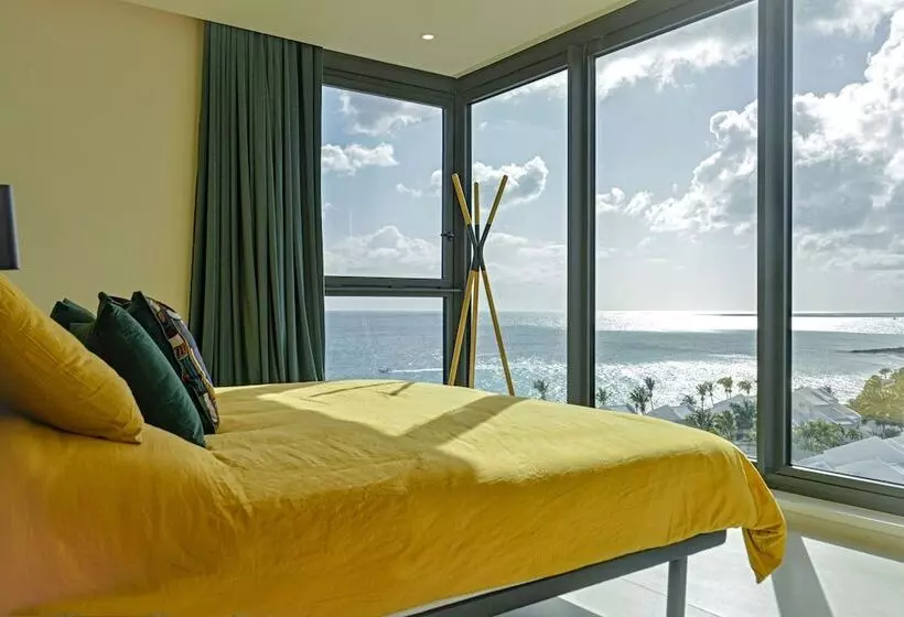 Fourteen At Mullet Bay