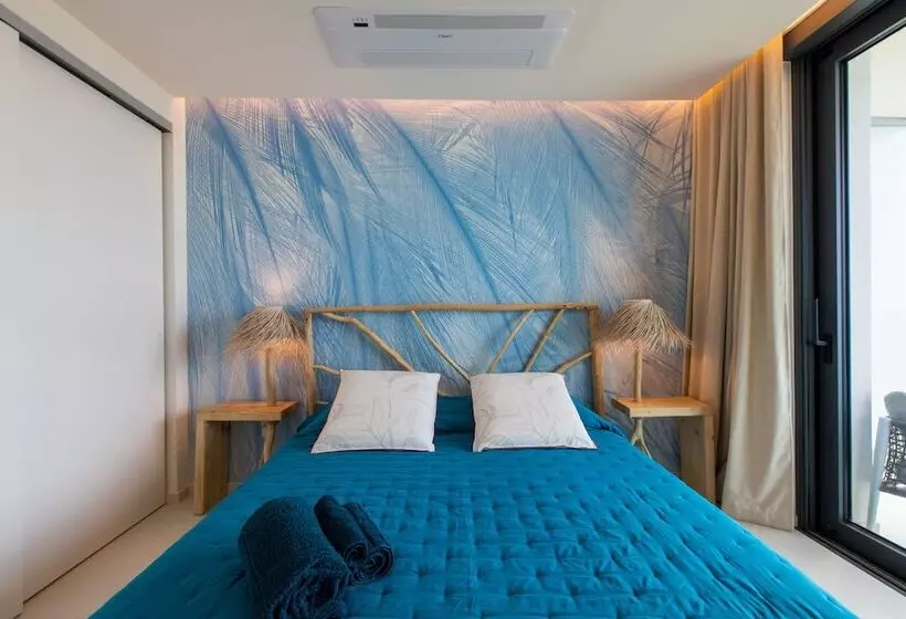 Fourteen At Mullet Bay