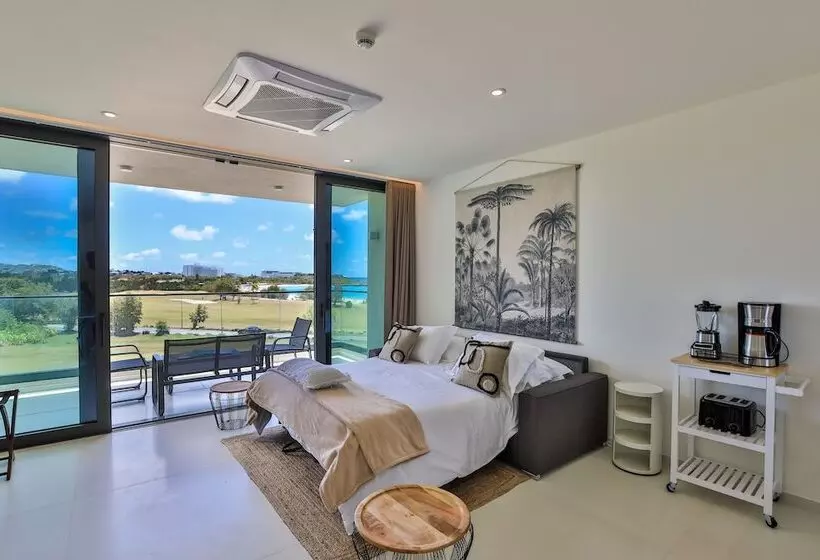 Fourteen At Mullet Bay