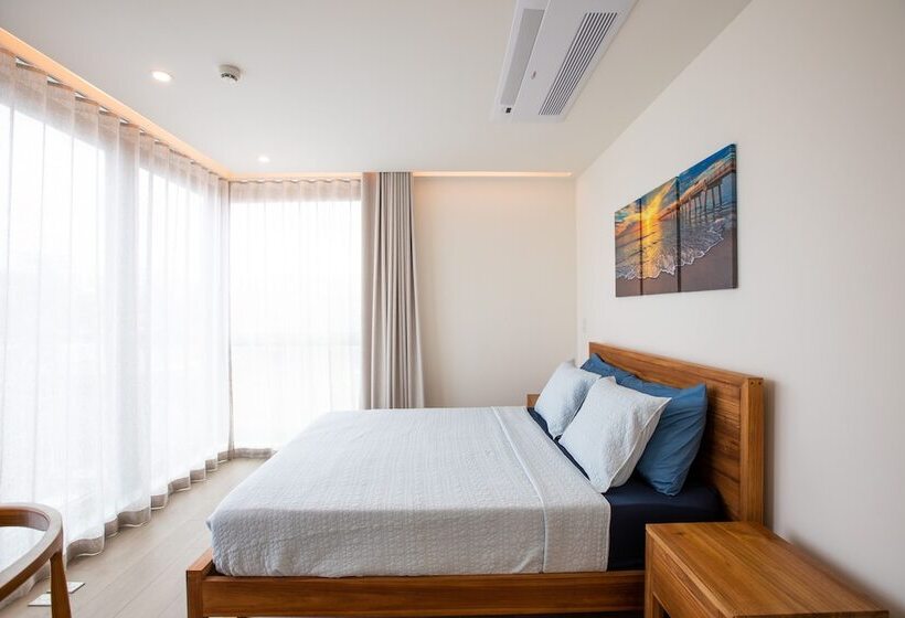 Fourteen At Mullet Bay