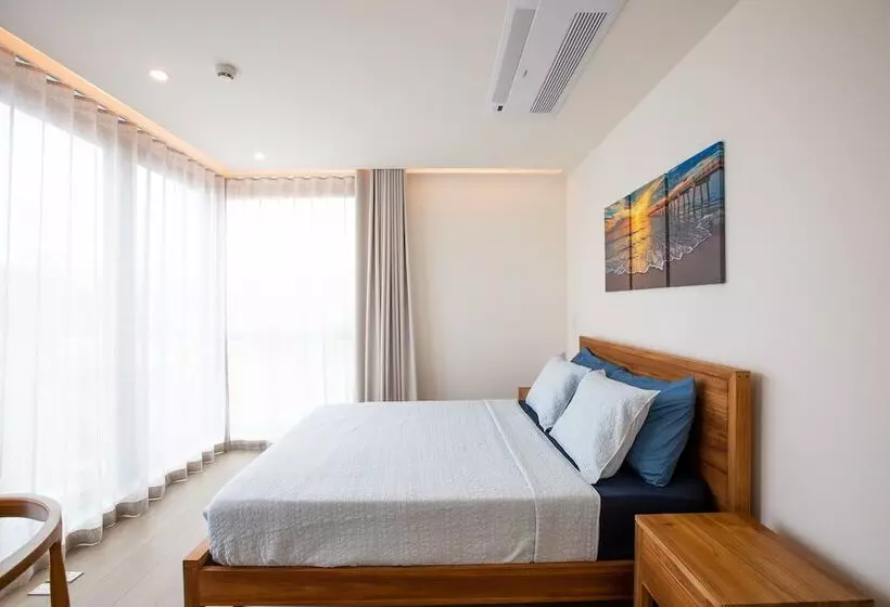 Fourteen At Mullet Bay