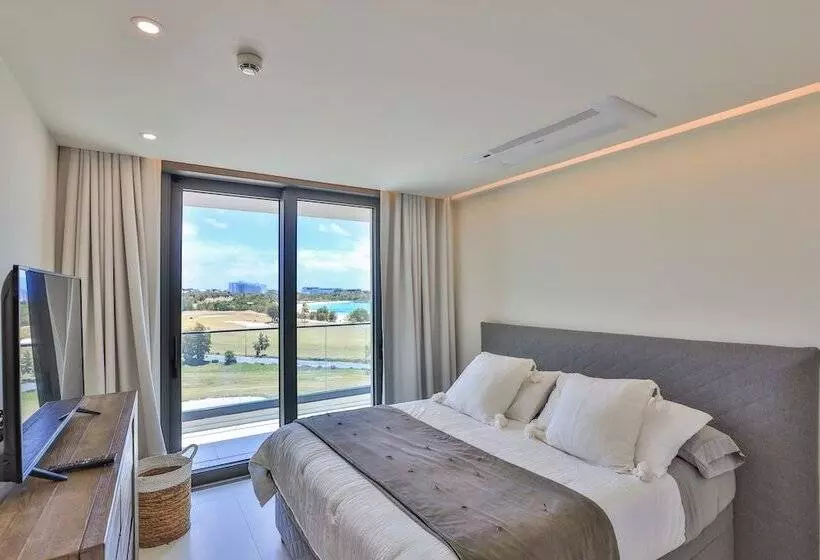 Fourteen At Mullet Bay