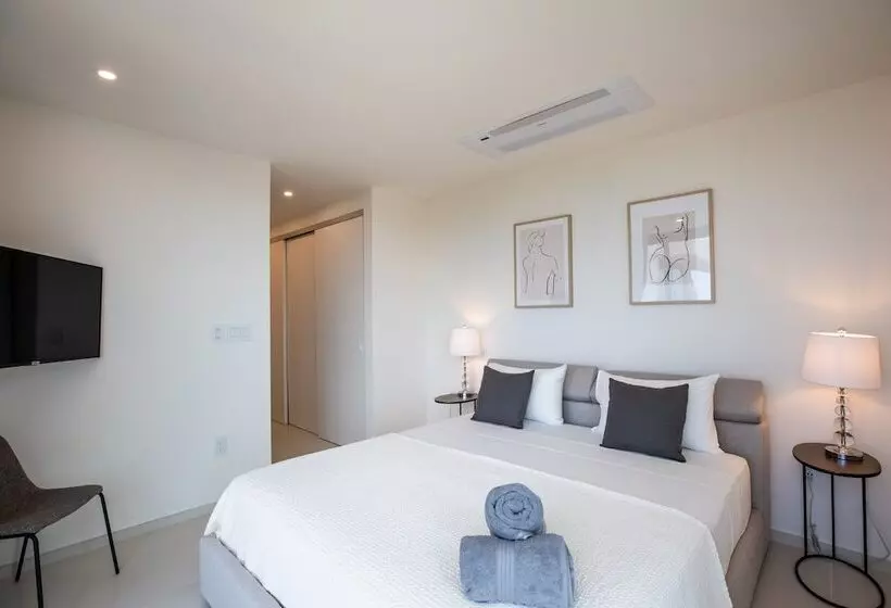 Fourteen At Mullet Bay