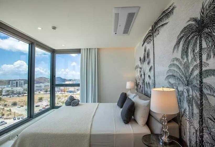 Fourteen At Mullet Bay