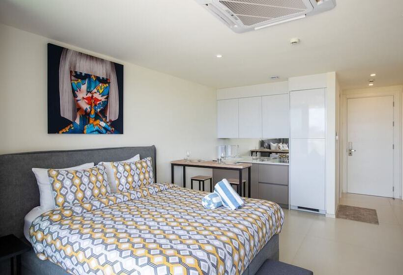 Fourteen At Mullet Bay