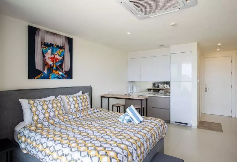 Fourteen At Mullet Bay