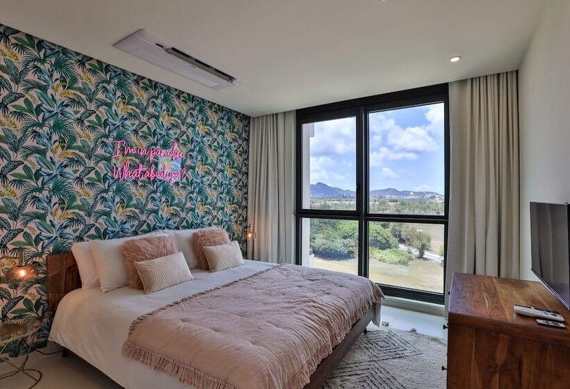 Fourteen At Mullet Bay