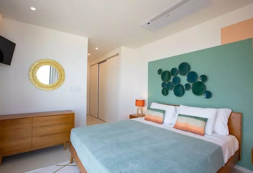 Fourteen At Mullet Bay