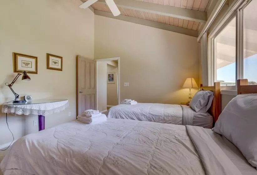 Honomu Home W/ Screened Lanai + Ocean Views!