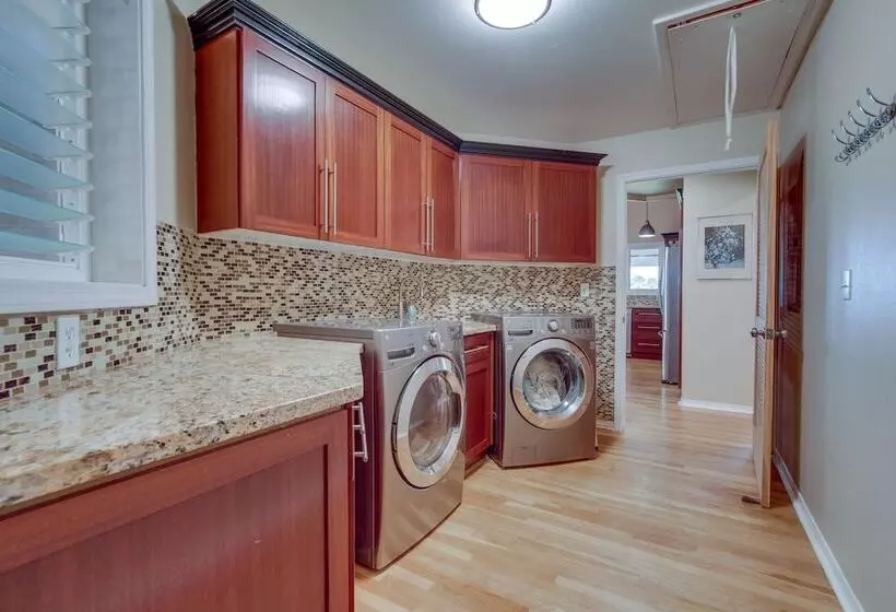 Honomu Home W/ Screened Lanai + Ocean Views!