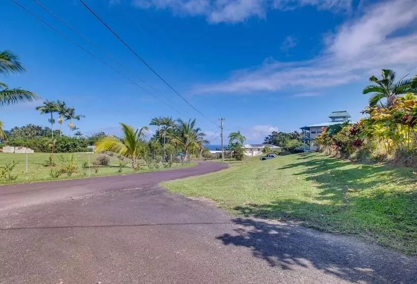 Honomu Home W/ Screened Lanai + Ocean Views!