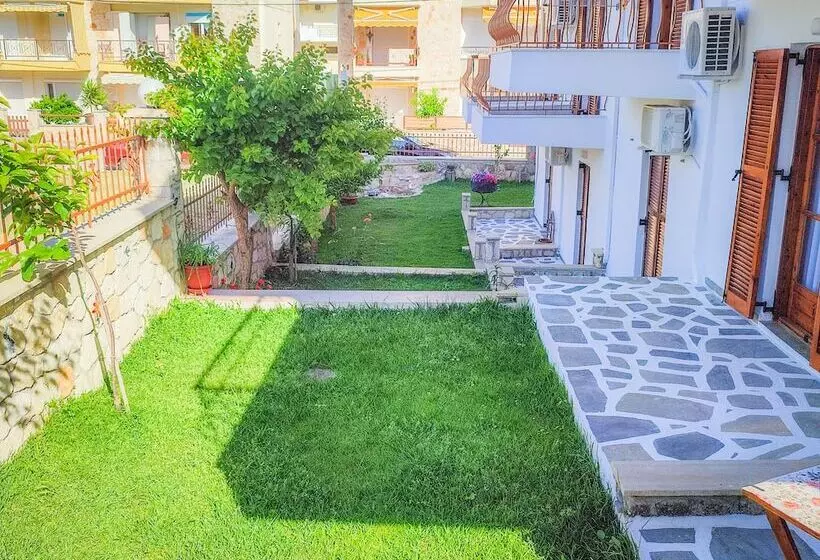 ホテル Apartments Eytyxia